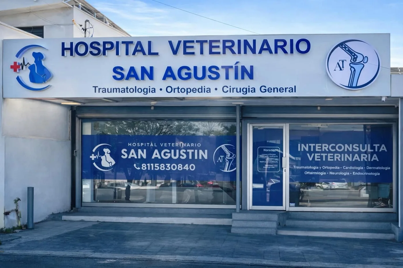Fachada de la sucursal Cumbres, con el letrero del Hospital Veterinario San Agustín